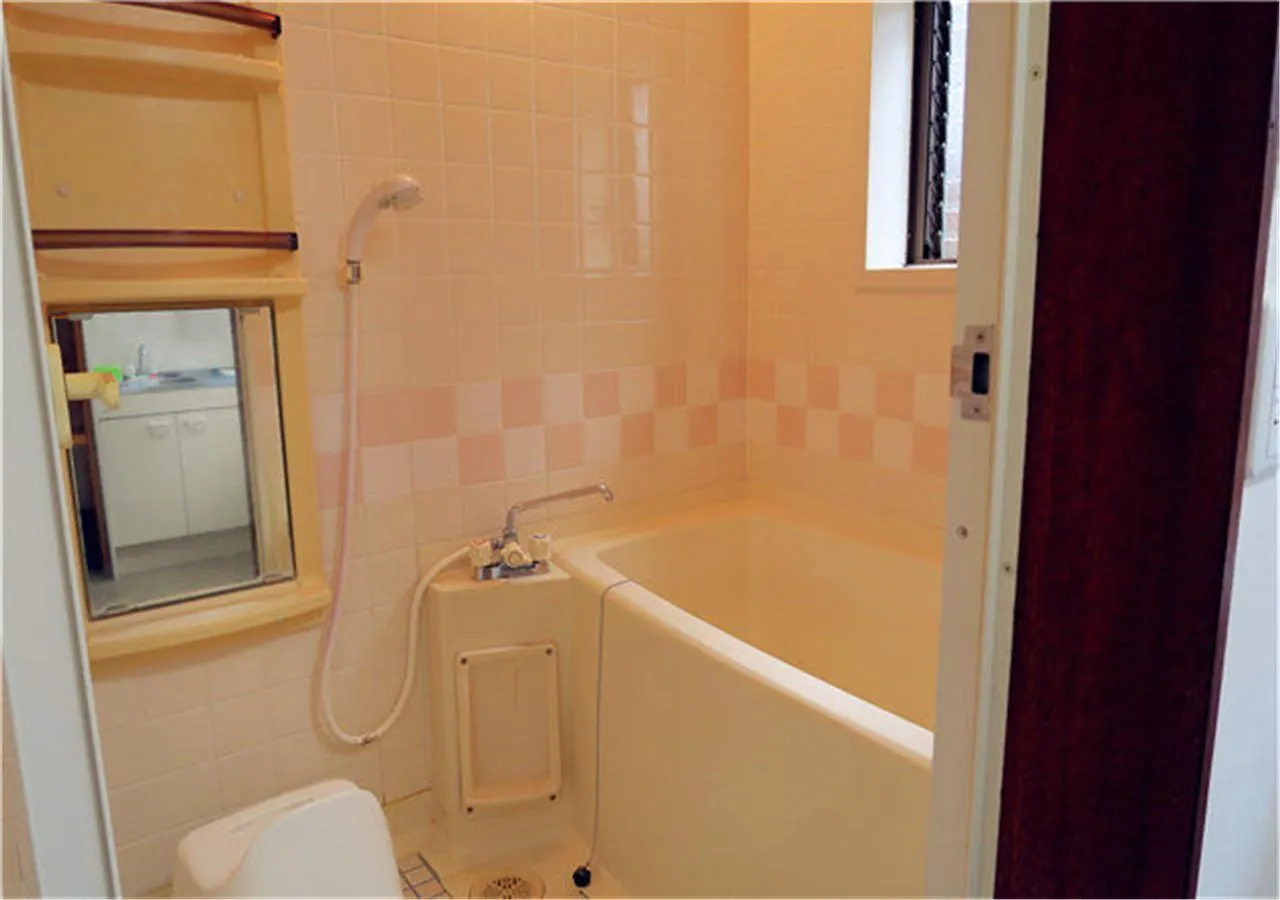 Kiki Houset --Self Check-In -- Room Number & Password Is In The Following Email Τόκιο